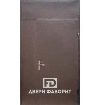 Недорогая дверь с боковой и верхней вставкой