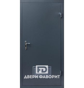 дверь железная в котельную окрашена серым цинкогрунтом